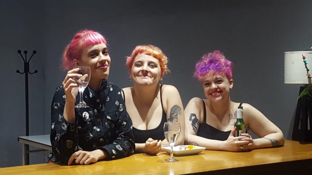 miautrio's tweet photo. 🌸🌸 Se termina el año y lo despedimos felices y cansadas, con los pelos de colores, con muchas anécdotas y con muchos deseos para el año que viene 💫💖

Gracias por acompañarnos, por la escucha, las carcajadas, las lágrimas de emoción, por bailar con nosotras en cada show 🙏🏼💜 https://t.co/Xxz9dp63wk
