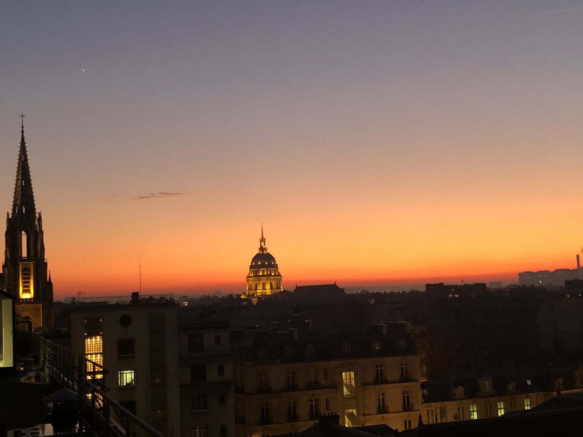 jmbonnel's tweet photo. Coucher de soleil. #Paris #sunset2019 #31decembre2019 https://t.co/xiEohDDZBy