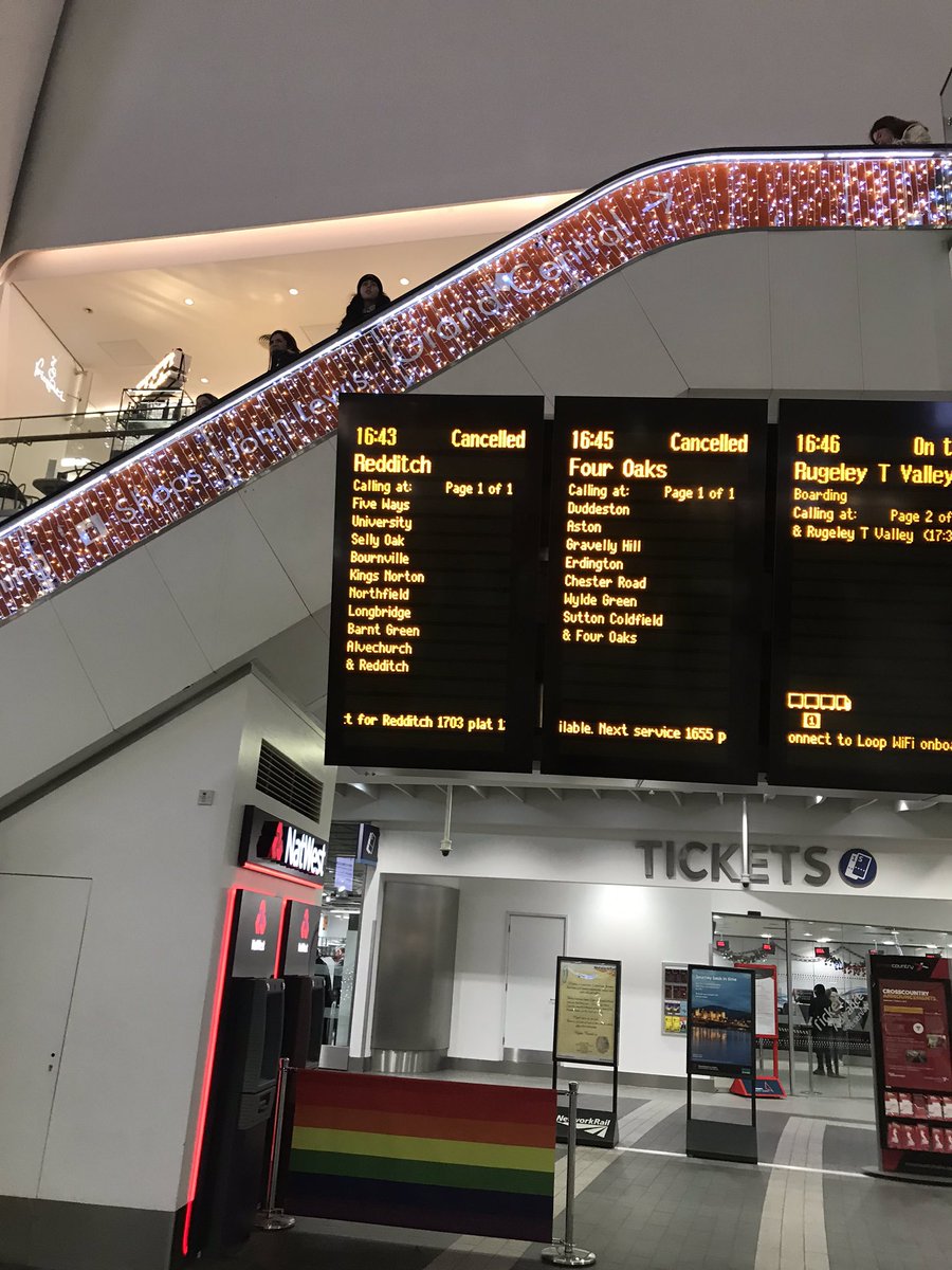 AlmostJones's tweet image. Get away from work early for what?! @WestMidRailway you need to sort this in the new year. It’s getting ridiculous.