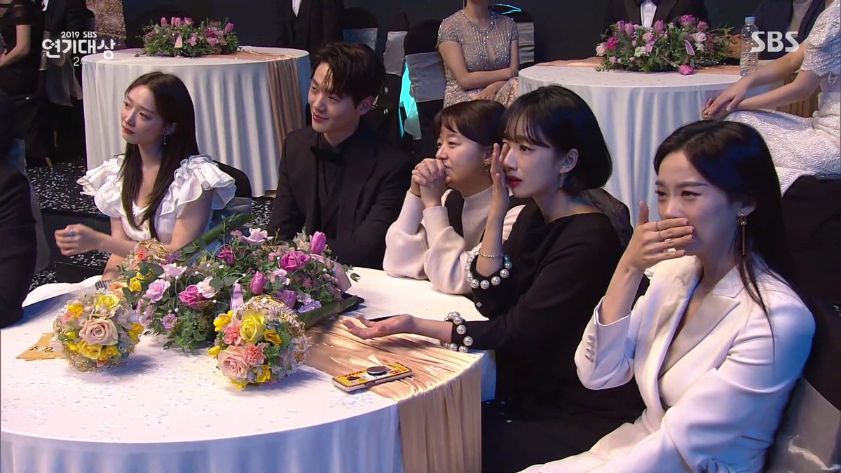 상은 장나라가 받는데 주변 사람들이 더 운다고요,,