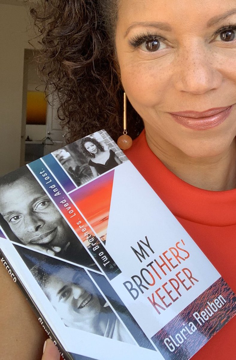 Glo_Reuben's tweet photo. Goodbye, 2019. What a year!
Thank you! ... ⁦⁦
⁦@samesmail⁩ ⁦@USA_Network⁩ ⁦@PostHillPress⁩ ⁦@recordedbooks⁩ 

#MrRobot #KristaGordon 
#MyBrothersKeeper 
#MyBrothersKeeperBookGloria https://t.co/Bw2hfkrMua