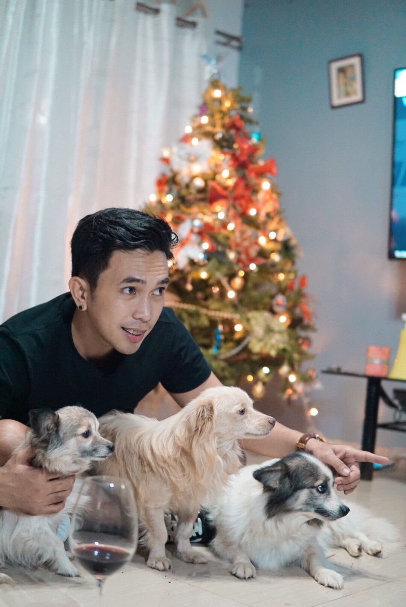 Medyomaldito's tweet photo. Happy New Year nimo ug sa inyong iro nga nagdagan dagan tungod sa pabuto. 😍♥️ https://t.co/di9nQsVBAx