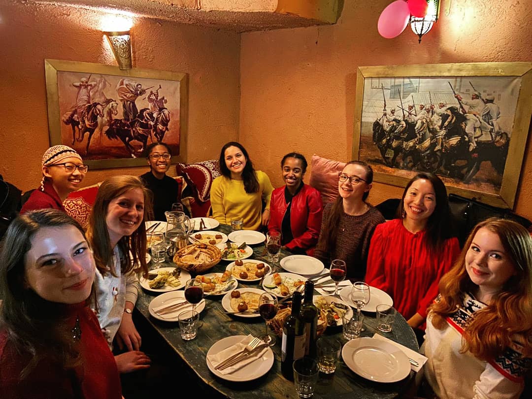 Happy New Year everyone! We've had so much fun this year, thanks for being a part of it 💕 can't wait to see what 2020 has in store for us ✨💃

Here's a pic from our Xmas Dinner this year 😍

#2020NewYear #icubelly #belliesandbrains