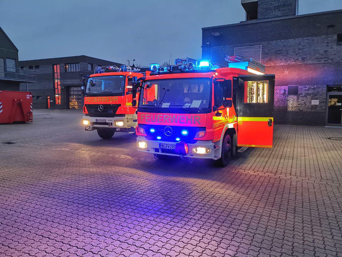 Bilanz nach 10 Stunden Dienst an #Silvester2019 - 60 Einsätze stehen auf der Uhr. Übrigens sind wir auch bei Facebook : facebook.com/Feuerwehr.Muel… und Instagram für Euch vertreten: instagram.com/feuerwehrmh/. Live gibt es die Feuerwehr Mülheim heute aber nur bei hier!