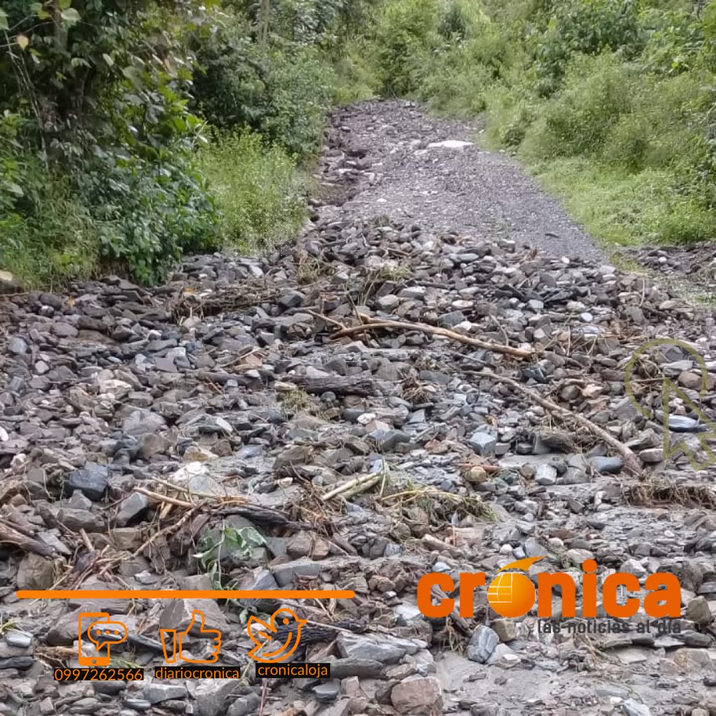 CronicaLoja's tweet photo. Moradores piden ayuda
Así quedó la vía al sector #Chalaca - Tanques de Agua Potable en la parroquia #SanPedroDeVilcabamba
El torrencial aguacero que cayó la tarde del lunes, afectó la carretera y el material que acarreó la quebrada de #Sacapo, dejó incomunicado a esta zona. https://t.co/ml5UvyVlhU