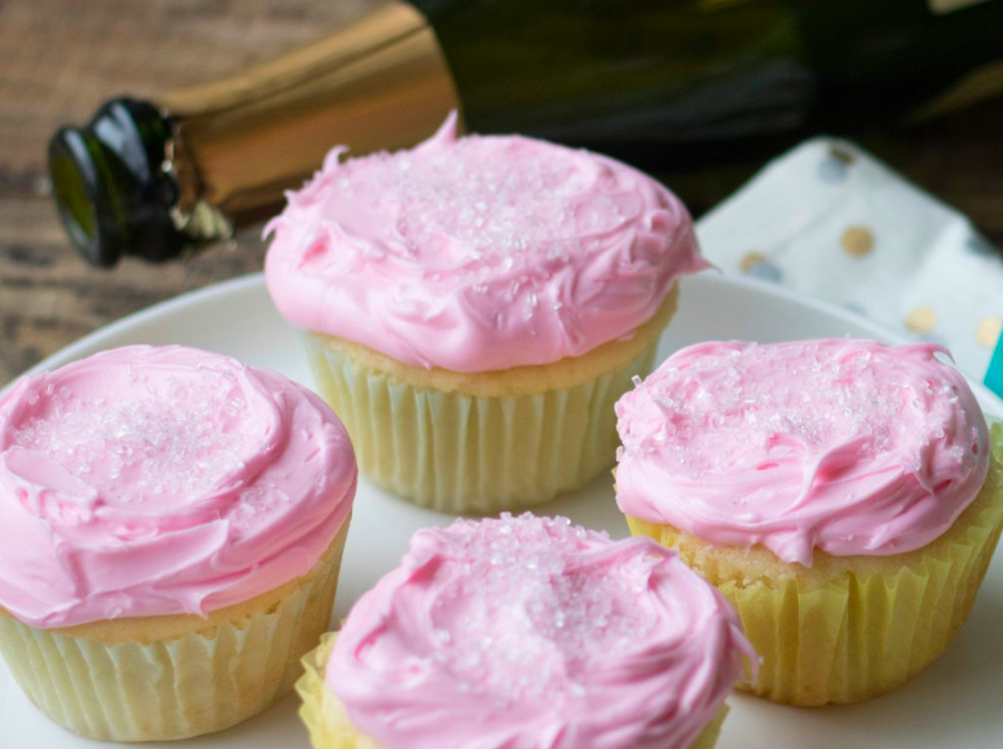 Our favorite sweet treat to ring in the New Year: #Champagne Cupcakes! Made with our Vanilla Cake Mix + Vanilla Frosting Mix.

Recipe: pamelasproducts.com/recipes/gluten…

#PamelasProducts Baking Mixes in a store near you or online: pamelasproducts.com/products/bakin… #glutenfree