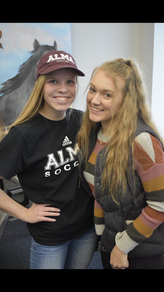 shanmurphy32's tweet photo. Happy bday bri!!! Thanks for always lighting up the room with your smile💖love you so so much💗can’t wait for soccer szn w/ you! @brianascillion https://t.co/Touuct9Rim