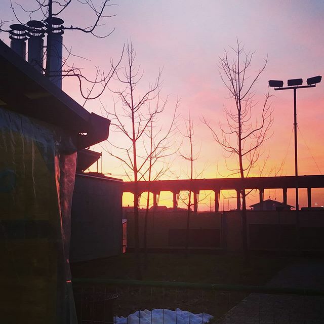 stefano664's tweet photo. Tramonto a Covo #accadueo #pattinaggio #covo #ghiaccio #ice https://t.co/YIgEmhib3V https://t.co/3eMM1p4mtB
