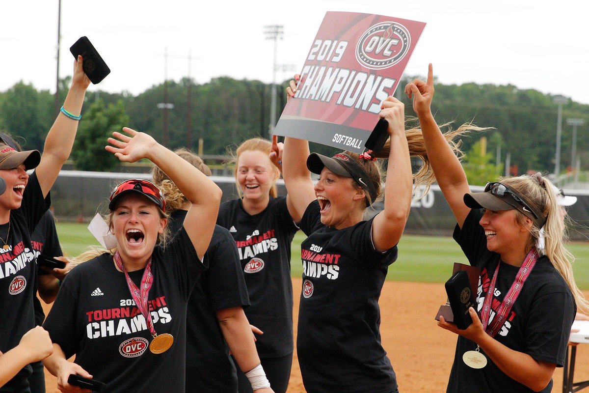 SEMORedhawks's tweet photo. 2019 was an exciting year. Here’s to many more celebrations in 2020. Happy New Year, Redhawks. S-E! 

#LetsSoar https://t.co/E1Y93rstrH