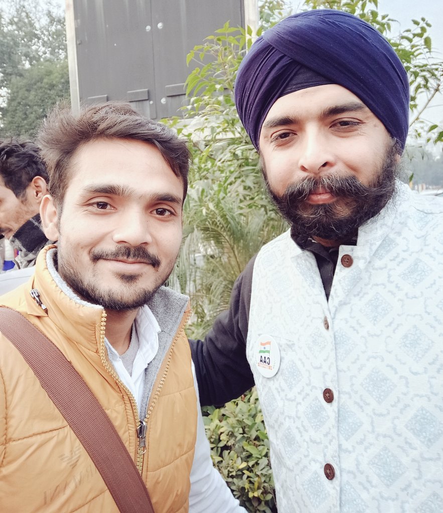 RajveerShah_'s tweet photo. आज बीजेपी के कद्दावर नेता और प्रवक्ता ''तेजिंदर पाल सिंह बग्गा'' जी से मिलने का सुनहरा अवसर मिला, बग्गा जी का स्वभाव बहुत ही शांतिप्रिय है। @TajinderBagga 
#IndiaSupportCAA https://t.co/1c4OuclozA