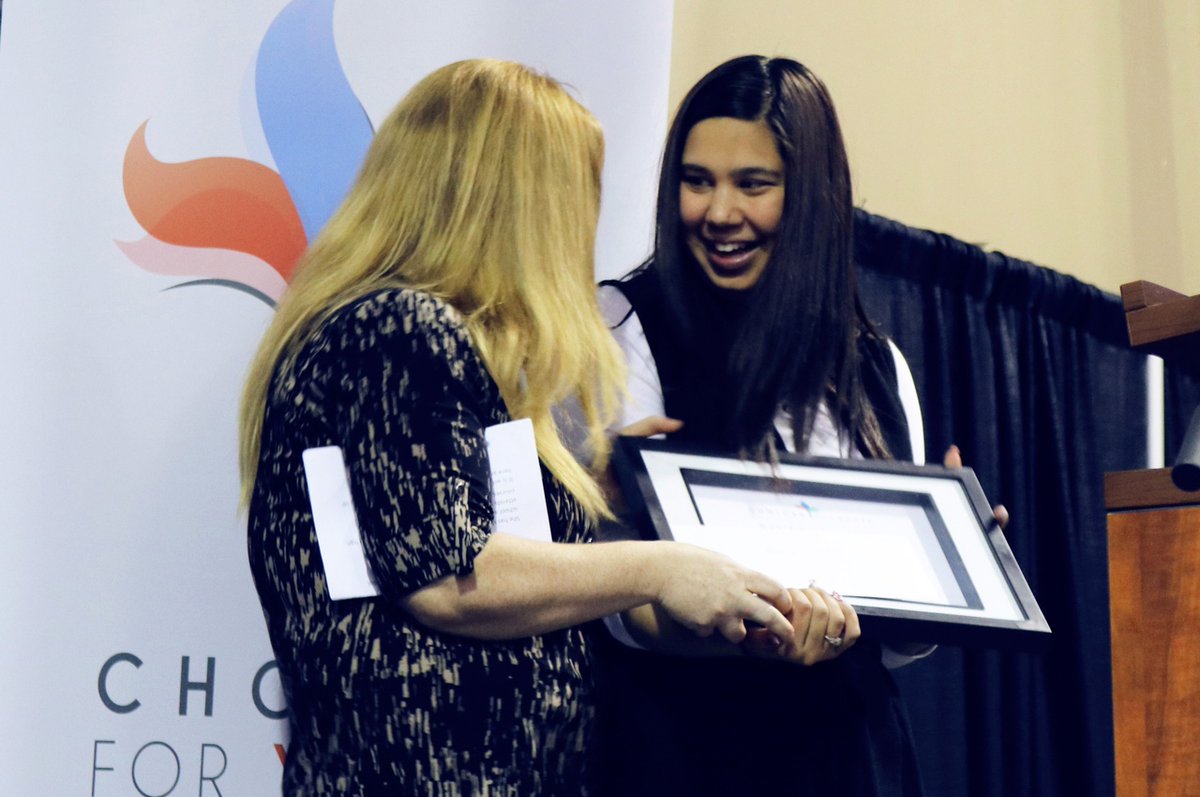 choicesforyouth's tweet photo. So long, 2019 👋 Hello, 2020 💃 Today is your last day to give to CFY to receive your charitable tax receipt for the 2019 calendar year! Your donation supports emergency shelter, housing options, employment and skills training, and more 🎁 https://t.co/a9wVHCG210 #GiveHome https://t.co/jvft3ixJcc
