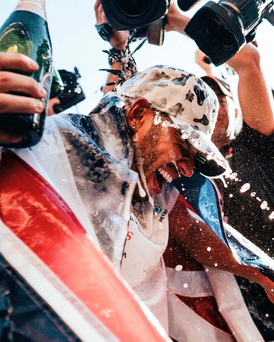 2019 is a year I will never forget. I can’t describe how it felt to win a 6th world title. I feel your love #TeamLH from all over the world and I want to end the year by saying a massive thank you for your support 🙏🏾 Sending lots of love and positive energy to you all for 2020.