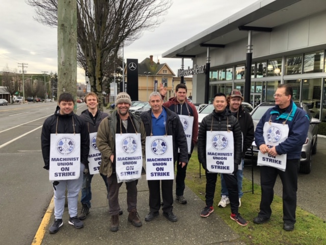iamunioncanada's tweet photo. IAM Canada GVP @stayrocksolid  walks the IAM Local 456 picket line. “These members are facing an employer who has gone away on his Christmas vacation while they are without a contract.”
#OnStrike #SubaruNanaimo  #Mercedes-BenzNanaimo and #3PointMotorsMercedes in Victoria #canlab https://t.co/rjsvYmQvxy