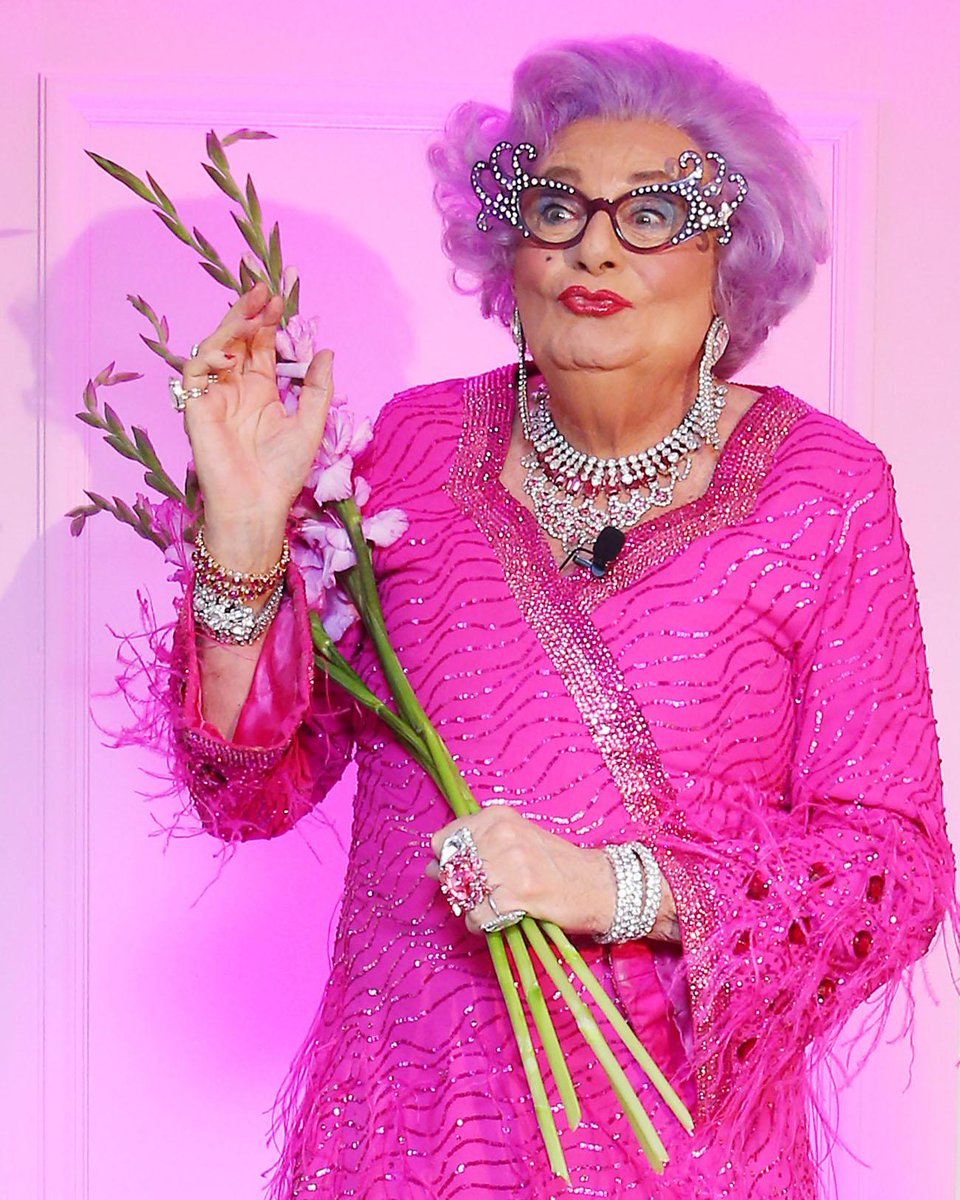 Remember to tune in this evening, ‘possums’ - BBC1, 9:05pm 💐👍 
‘Dame Edna Rules the Waves’ x 

#DameEdnaEveridge #BarryHumphries #NewYear #BBC