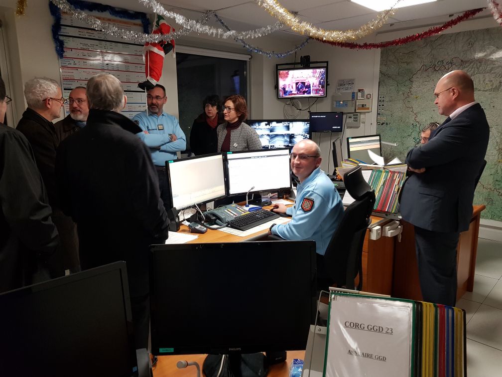 Prefet23's tweet photo. #Creuse Magali DEBATTE #Préfète23 visite la caserne Bongeot @gendarmerie23 en présence du Lieutenant-Colonel Rémy SOLNON, commandant en second du groupement de gendarmerie et l’équipe de permanence @ecorreia @michelvergnier @PaulineCzr #dep23 https://t.co/sAtAdIoC2R