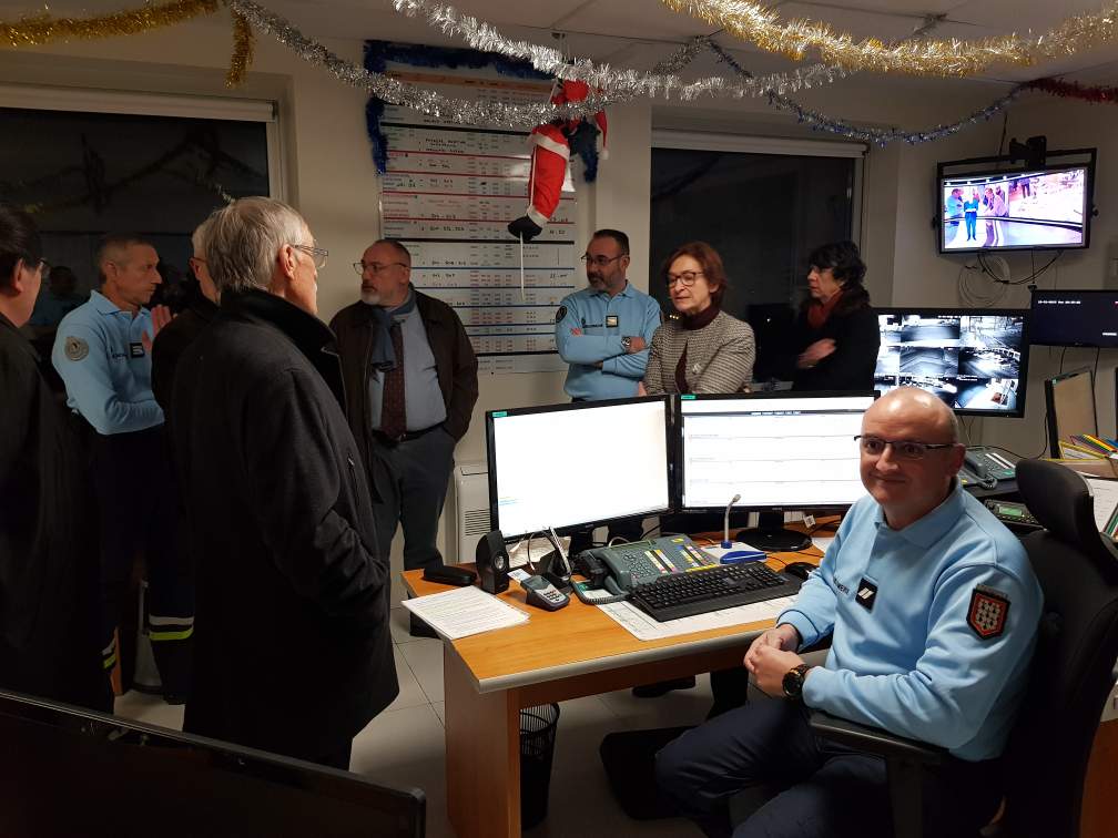 Prefet23's tweet photo. #Creuse Magali DEBATTE #Préfète23 visite la caserne Bongeot @gendarmerie23 en présence du Lieutenant-Colonel Rémy SOLNON, commandant en second du groupement de gendarmerie et l’équipe de permanence @ecorreia @michelvergnier @PaulineCzr #dep23 https://t.co/sAtAdIoC2R