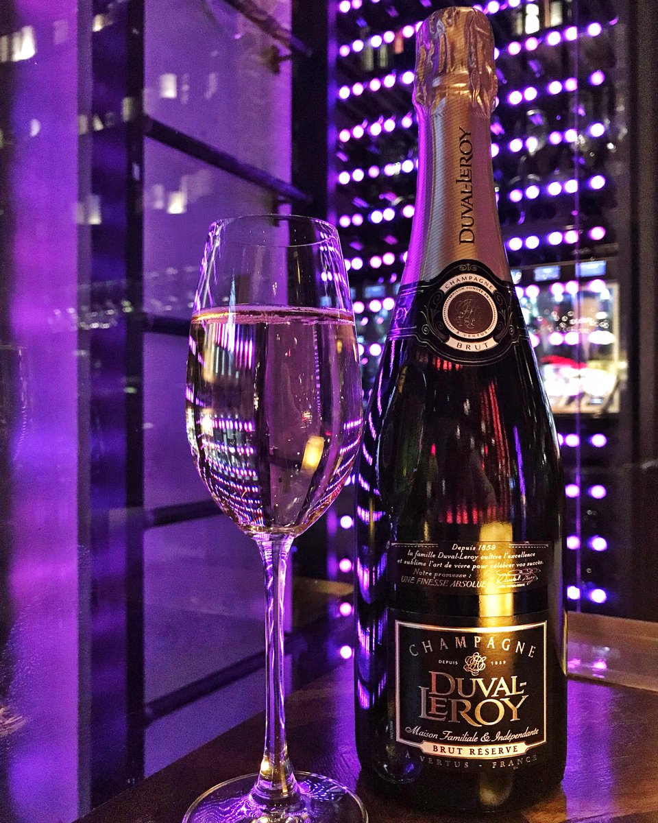 Ready to ring in 2020 with a decadent five-course New Year’s Eve dinner complete with caviar, truffles, and champagne. #lacavelv