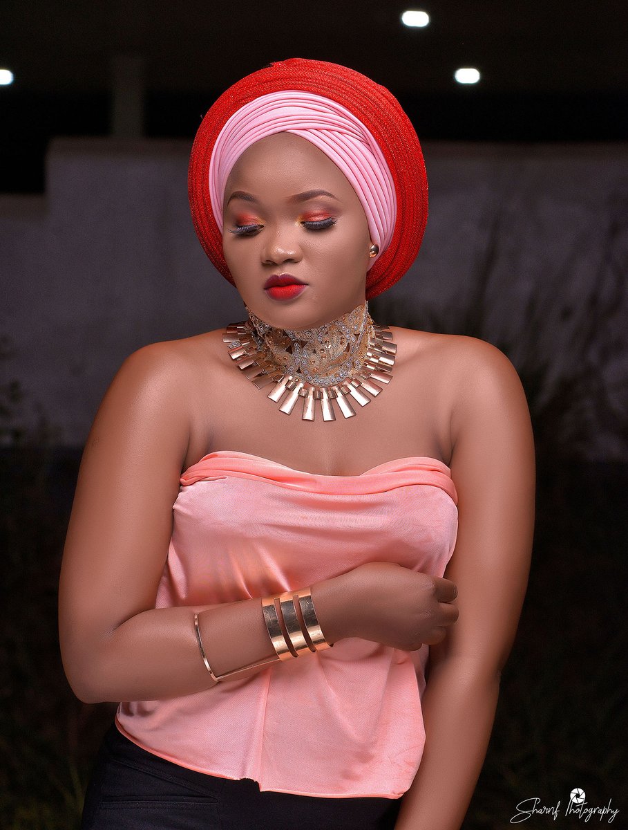 SharifPhotograp's tweet photo. May the new year bring all the good things in life you truly deserve. You had an amazing year already and you’re going have another more amazing one 

#Sharif_photography
Makeup by #sabira_beats
Model #milkairene_
#sharif photography
BOOK NOW
0751398402 https://t.co/9XOoW0ZwaQ