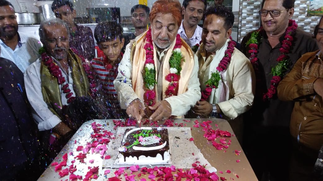 hydmasoomeen's tweet photo. Celebrating birthday of Bani e Anjuman e Masoomeen Mir saber Ali zawar @grand hotel with sadar Nauhe khawan Mir hyder Ali zawar and #john bhai #asgher cha #mir yawar ali moosvi  #rafath bhai and others https://t.co/gnReW4nY0a