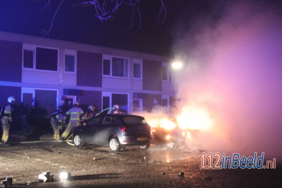 Auto in vlammen aan de Regge in #Apeldoorn. 112 in Beeld.