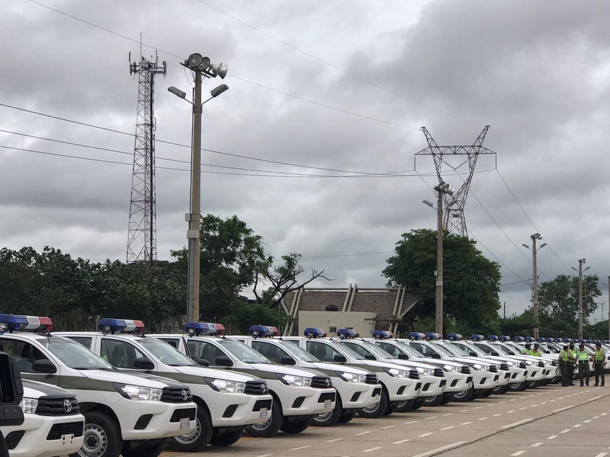 ScConaltid's tweet photo. Hoy en SCZ se hizo entrega de más de 90 vehículos y 10 motos para el fortalecimiento de la #PolicíaBoliviana. El Ministro de Gobierno, Arturo Murillo, el SC del #CONALTID, Leonardo Roca y autoridades municipales, hicieron la entrega.
#ConaltidBolivia #ArticulandoEsfuerzos https://t.co/dHZZF7vfoc