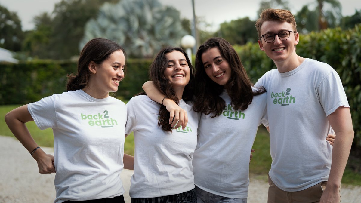 back2earthUSA's tweet photo. 🌎 2019... what an amazing year, full of achievements
Well, 2020 will be another year filled with achievements, with excitement and with hope for the 305.
The back2earth team wishes you a very happy new year, full of good memories and hopefully some compost! ;)
#back2earth https://t.co/CdYcBnpAqR