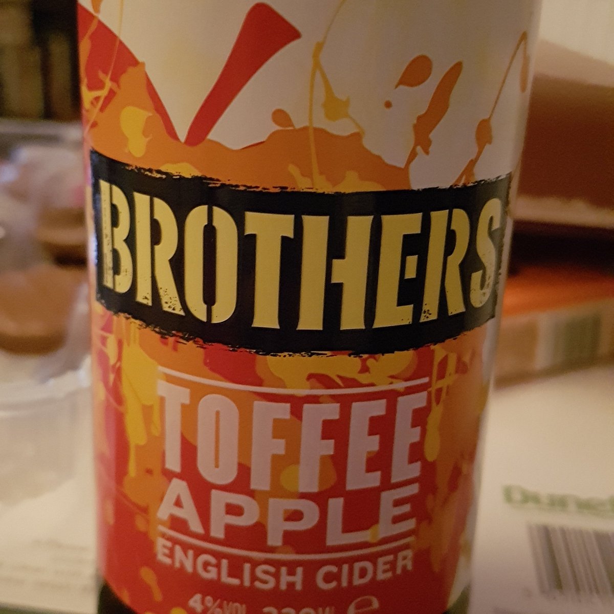 Trogfirefly's tweet photo. Making a start on seeing in the new year!

#cider #brothers #toffee #apple #firstofmany https://t.co/sTMZbTv3F6