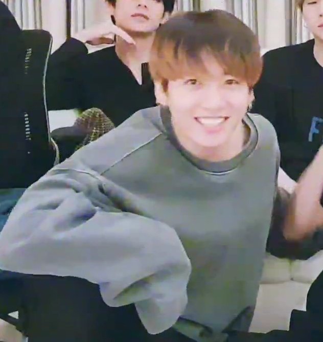 btsprincesX's tweet image. Jungkook: &quot;Creo que lo cosas pequeñas son lo que más importan. Espero que puedan tener un buen control mental...espero que las cosas funcionen bien para ustedes. Espero que no te enfermes y que todo tu año esté lleno de días felices.&quot;

Jungkook es un precioso angelito.🥺
@BTS_twt