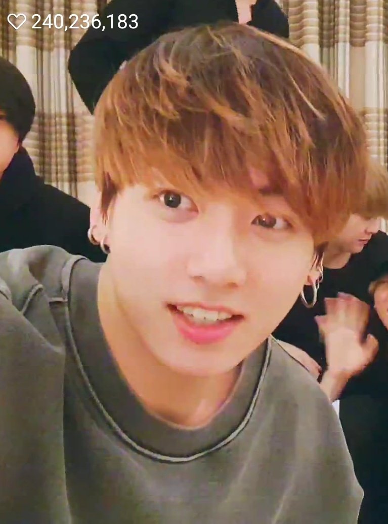 btsprincesX's tweet image. Jungkook: &quot;Creo que lo cosas pequeñas son lo que más importan. Espero que puedan tener un buen control mental...espero que las cosas funcionen bien para ustedes. Espero que no te enfermes y que todo tu año esté lleno de días felices.&quot;

Jungkook es un precioso angelito.🥺
@BTS_twt