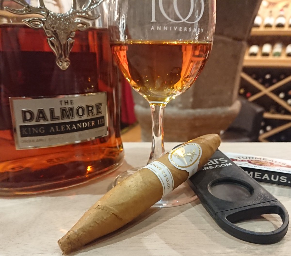 Josscgars's tweet photo. Top five cigars

#3 -Davidoff Aniversario Perfecto

sublime, perfect in every way
Flavours to die for, smokes like a dream
Many were enjoyed this year
Takes longer to smoke than one might think, definitely give it an hour
Pairs great with cocktails

@Cgarsltd 
@Davidoff_Cigars https://t.co/55DWe8HgK8
