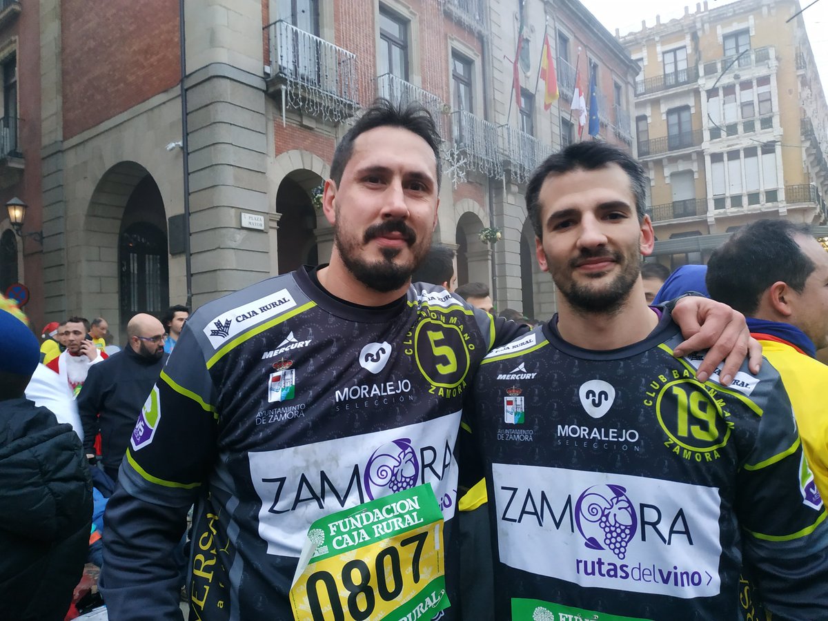feruiz1984's tweet photo. Despidiendo el año corriendo la San Silvestre junto a @GuilleCometa y grandes amigos como @antoniosemura. No hay mejor manera de terminar el año #unañomas. 
A por el 2020💪🏃‍♂️ https://t.co/XPLuh3wQEF