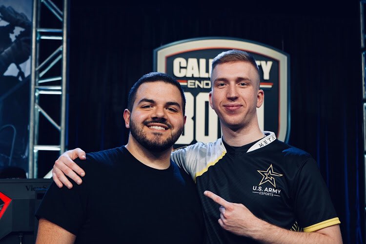 nelpyy's tweet photo. 2019 was a dream come true! Thank you to everyone!! Received Esports player award and met some cool people, here’s to 2020!! @CouRageJD @StoneMountain64 @ahhreggi https://t.co/8dn0V0rovo