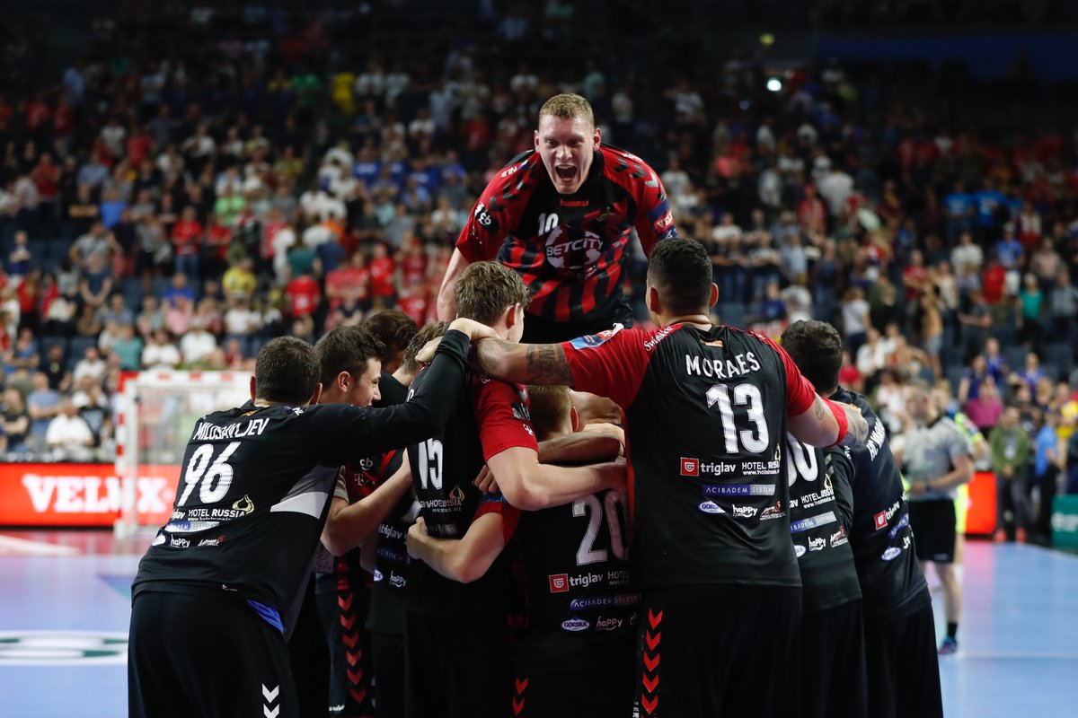SEHALeague's tweet photo. 2⃣0⃣1⃣9⃣, thank you and goodbye 👋🤩 #SEHALeague #Gazprom #experiencehandball #SEHADecember https://t.co/FTVcp5D2US