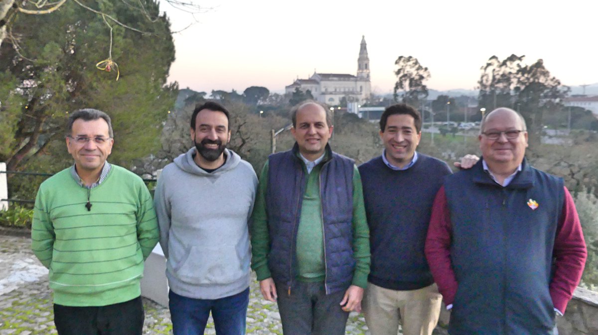 fatimacmf's tweet photo. P. Provincial - P. Carlos A. Candeias

Prefecto de Economía - P. Manuel R. Segura Giráldez
Prefecto de Apostolado - P. Jorge R. Sánchez Palacios
Prefecto de Pastoral Juvenil Vocacional - João Luis Escaleira Alves
Prefecto de Espiritualidad y Formación - P. Félix Martínez Lozano https://t.co/0PSliugQLv