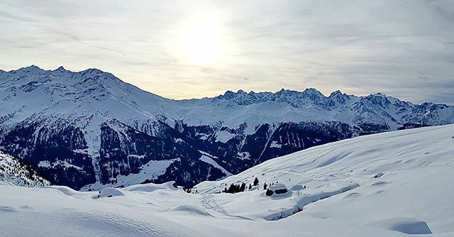 blaisecham62's tweet photo. Le blanc sera blanc de blanc pour 2020
.
.
.
#whitebackcountry
.
.
.
.
.
.
#skiing
#valais https://t.co/wEpn9ZLHnj https://t.co/30xLme6Urz