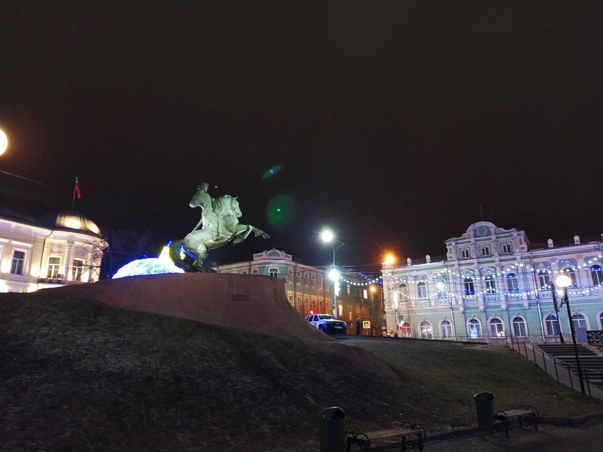 Unsere Partnerstadt #Rjasan ist in großer Vorfreude auf den Jahreswechsel. Um 22 Uhr deutscher Zeit ist es soweit. 2 Stunden später wird ein großes Feuerwerk in der Stadt gezündet. Einzel-Feuerwerk wie hier gibt es kaum. #ryazan #russland #russia #рязань #россия