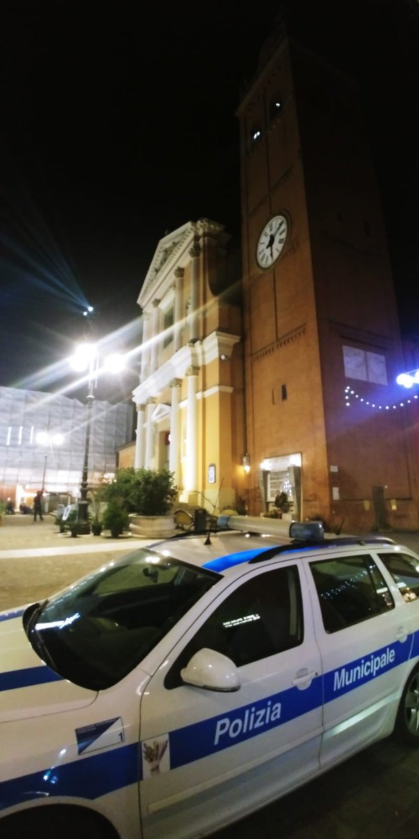 PMTerredacqua's tweet photo. #BuonAnno2020 
#31dicembre
La #PoliziaLocale Terred'Acqua augura a tutti un sereno #2020.
Potete verificare sul sito del vostro comuni se è stata emessa una ordinanza relativa ai #botti di #Capodanno, per festeggiare insieme e in sicurezza.
#BuonAnno https://t.co/L5rf5Qgw9k