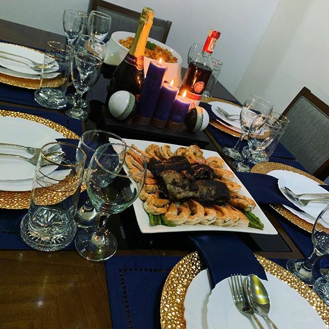 patrickmelecio's tweet photo. Our very first meal for 2020. 🤤  #medianoche #HappyNewYear #HappyNewYear2020 https://t.co/nPXJvFfR8A https://t.co/n05H9fnF9u