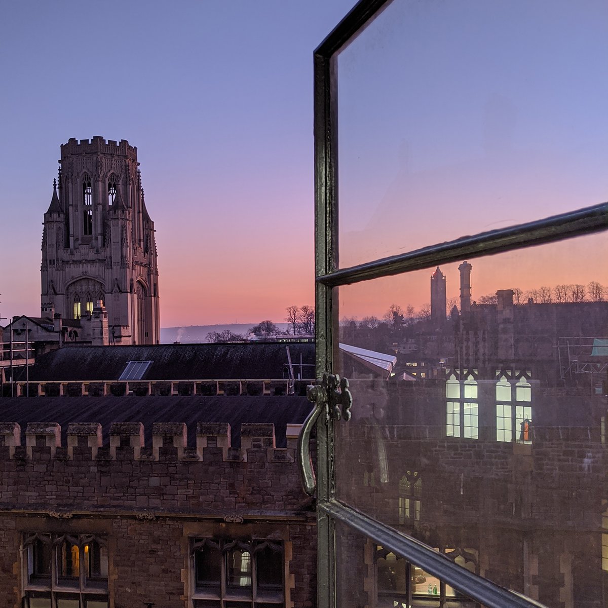 BristolUni's tweet photo. As the sun sets on 2019, we wish everyone a very #HappyNewYear 🎆✨🎉 and best wishes for 2020.
Here's a stunning view from our #FryBuilding, whose opening was one of our 2019 highlights. https://t.co/5ILjGRueOZ