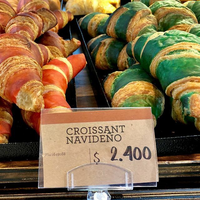 diningdiva's tweet image. Love these Xmas croissants in supermarket in Medellin. ift.tt/2F5NSIK