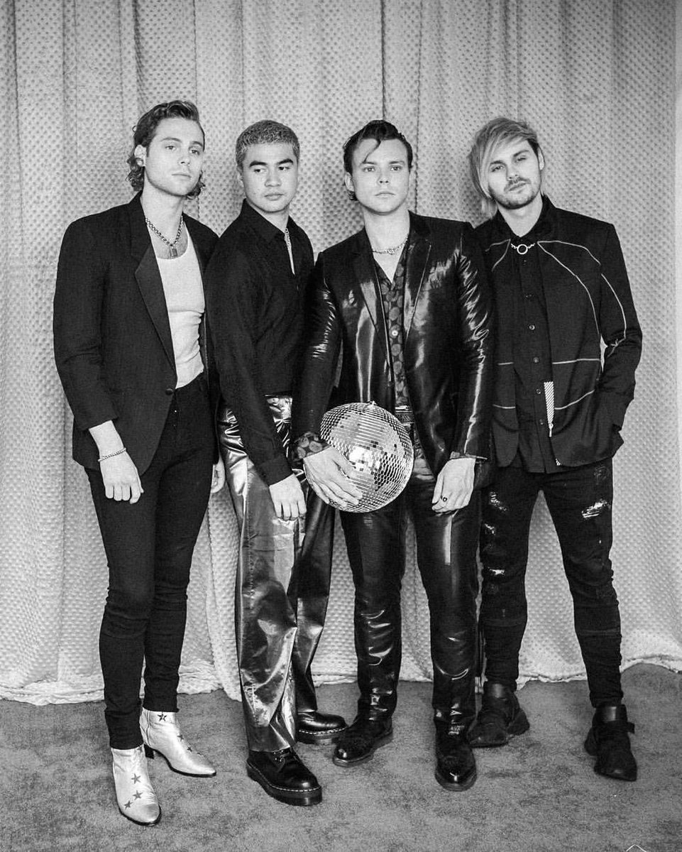 WILDFLOWER90s's tweet photo. what couldn't  miss on my thanks list this year is 5SOS
i'm grateful to them for always making me the happiest fan in the world, i hope to meet you soon. Brazil is waiting for you. (don't forget) i love each one of you so much, 2020 we'll be together heart to heart
#thanks5SOS 💖 https://t.co/TdekjeOHPb
