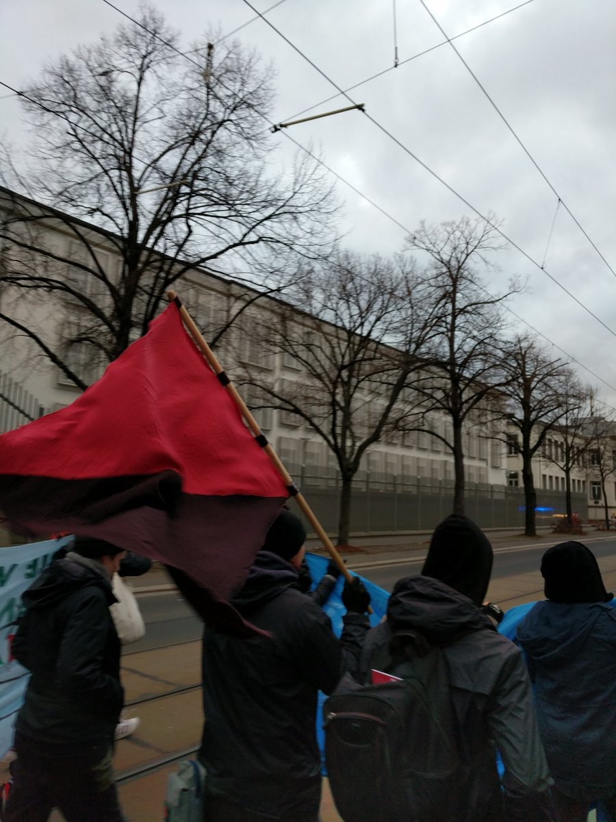 dresden_a's tweet photo. Über 50 Menschen protestierten heute gegen das Abschiebeknast in #Dresden #dd3112 #Solidarität #NewYear https://t.co/8JjcgrnKtE