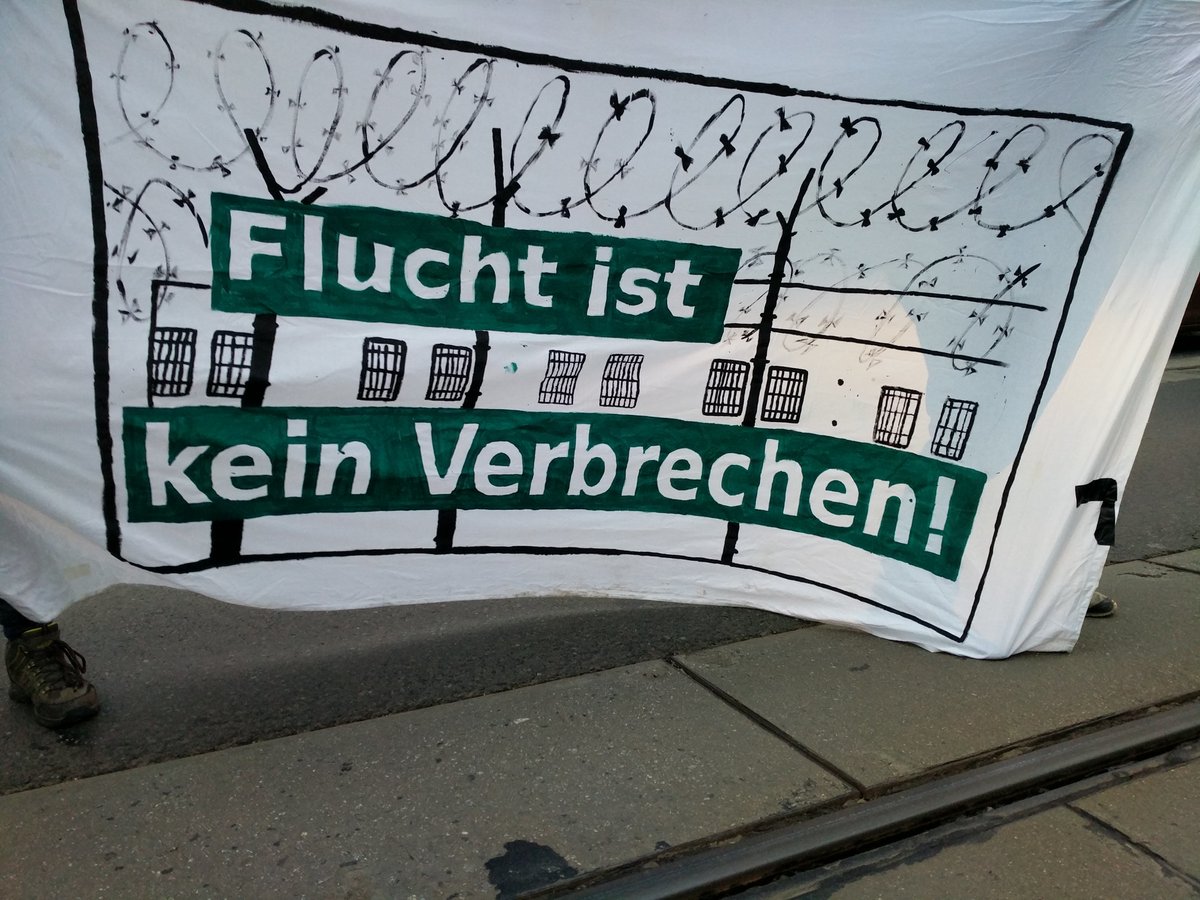 dresden_a's tweet photo. Über 50 Menschen protestierten heute gegen das Abschiebeknast in #Dresden #dd3112 #Solidarität #NewYear https://t.co/8JjcgrnKtE