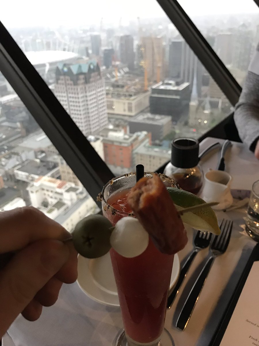 55englishjp's tweet photo. Happy New Year!  
This is the restaurant we go to for lunch every time we are back in Vancouver. 
This time we went with my older brother....  and he treated us!😁😁😁

帰国すると必ず行く、”回る屋上レストラン” #TopOfVancouver 🕺🕺💃🏻💃🏻
今回はお兄さんが奢ってくれた😋 https://t.co/81hLPNDQSs