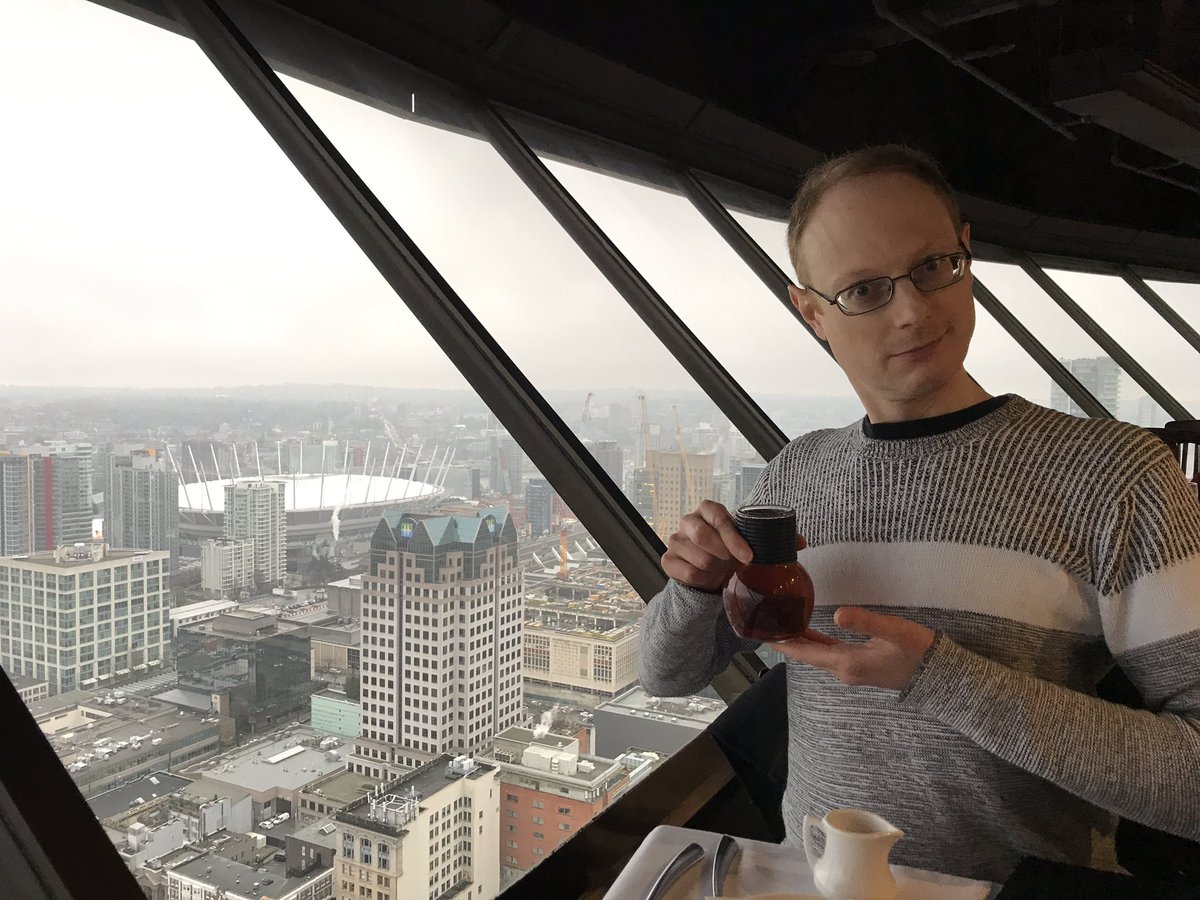 55englishjp's tweet photo. Happy New Year!  
This is the restaurant we go to for lunch every time we are back in Vancouver. 
This time we went with my older brother....  and he treated us!😁😁😁

帰国すると必ず行く、”回る屋上レストラン” #TopOfVancouver 🕺🕺💃🏻💃🏻
今回はお兄さんが奢ってくれた😋 https://t.co/81hLPNDQSs