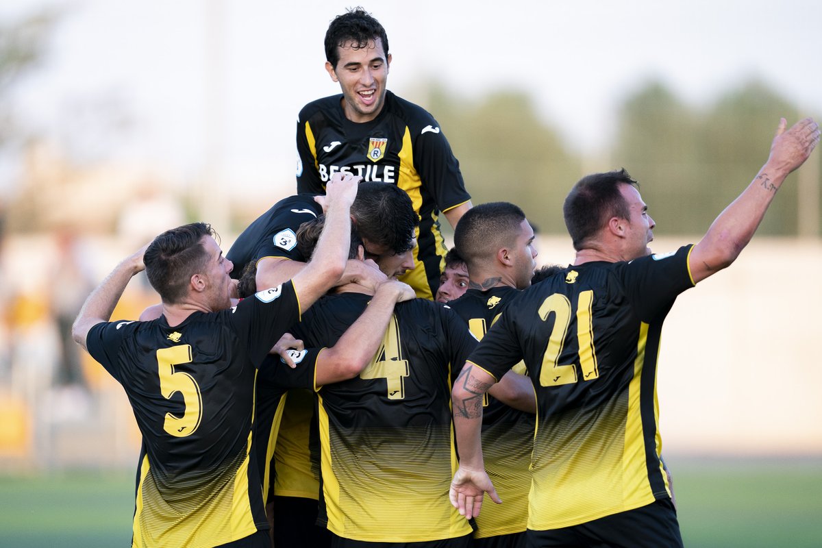 cdroda's tweet photo. El Club Deportivo Roda os desea un feliz y próspero 2️⃣0️⃣2️⃣0️⃣

#CDRoda #SomRoda #FemRoda https://t.co/95lB8DXmb5