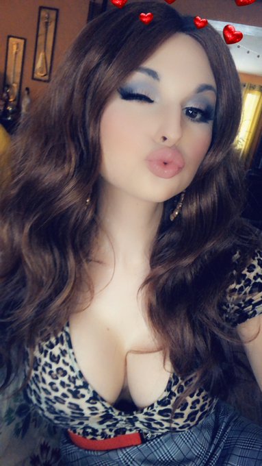 Today&rsquo;s look says &ldquo;Mama has to work late at The club tonight, if you get hungry there&rsquo;s 20 dollars on