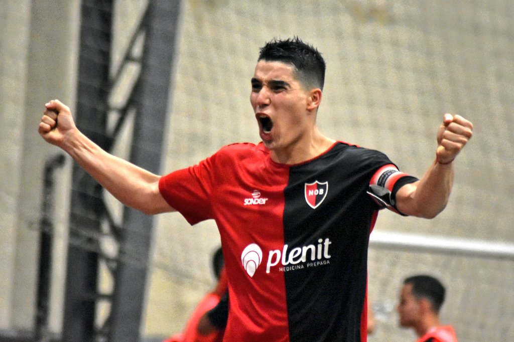 🤝 ¡El capitán sigue!

🇨🇱 <a href="/bernardoaraya04/">Bernardo Araya</a> renovó su vínculo con #Newells de cara a lo que será la búsqueda del ascenso a la máxima categoría del #FutsalAFA en 2020.