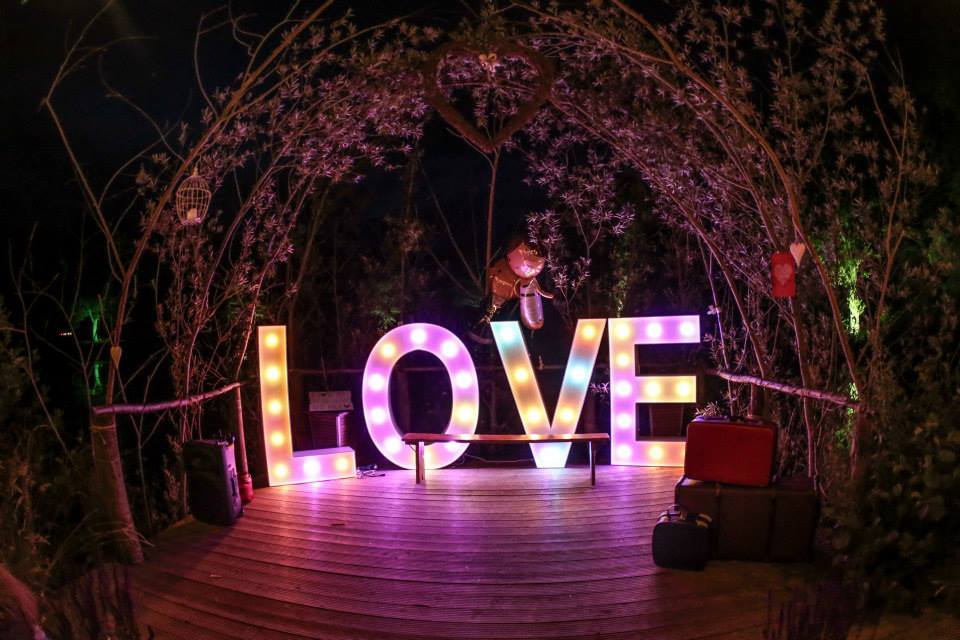 As 2019 draws to a close we want to thank all our couples, guests and glampers for giving us another year of loving what we do.
2020 is already set to be a fantastic year.  Happy New Year and thank you from Archie and Nat