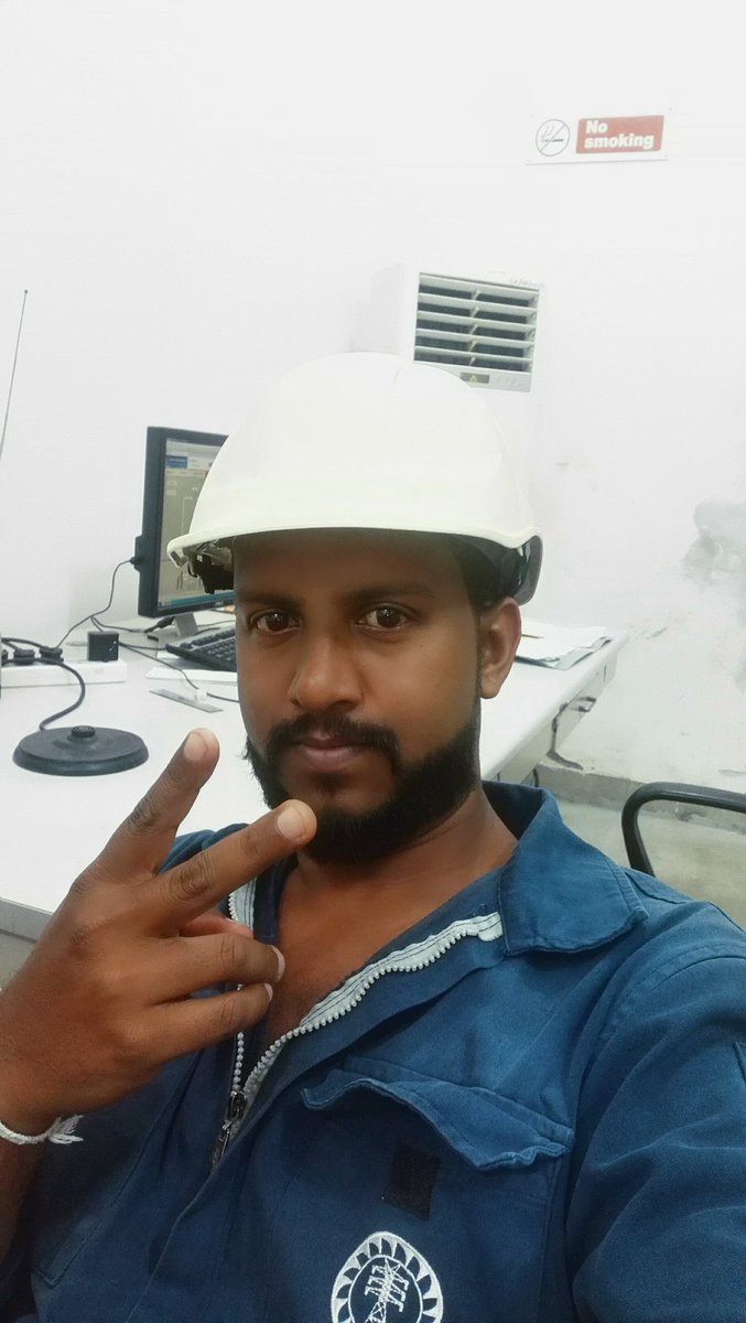 gayandinusha's tweet photo. ලබන්නාවූ 2020 නව වසර,
ලයිට් කැපෙන්නැති, සුභ නව වසරක් වේවා!
#onduty
#shiftduty
#nightshift
#happynewyear2020 https://t.co/vmLo9jmSgG